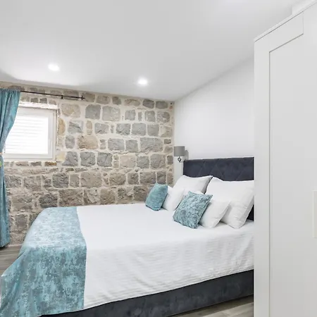Heritage Geza In Centar With Private Parking Apartament *