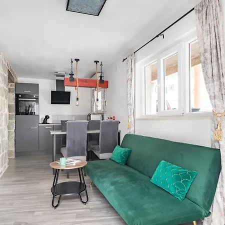 Heritage Geza In Centar With Private Parking Apartament