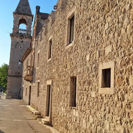 Heritage Geza In Centar With Private Parking Kaštela