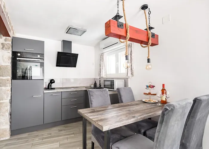 Heritage Geza In Centar With Private Parking *