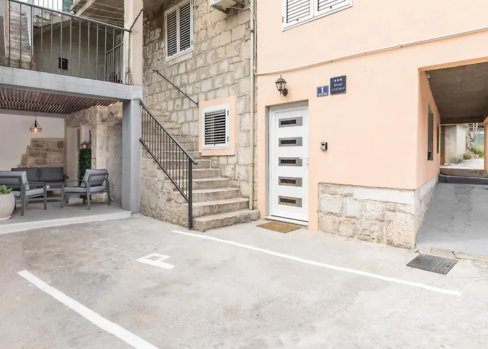 Heritage Geza In Centar With Private Parking Kaštela