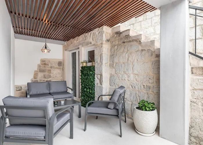 Heritage Geza In Centar With Private Parking