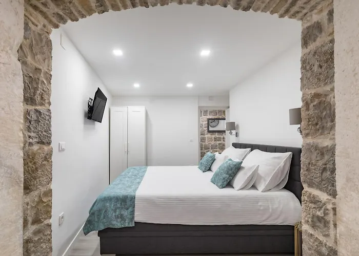 Apartman Heritage Geza In Centar With Private Parking Kaštela