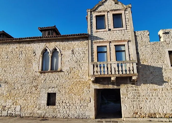 Heritage Geza In Centar With Private Parking Apartman